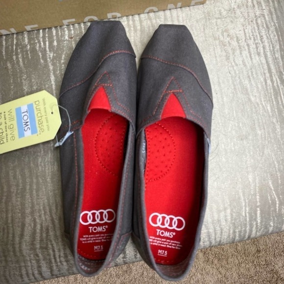 TOMS SHOES NWT UNISEX 7.5 Men 8 women - Picture 6 of 9